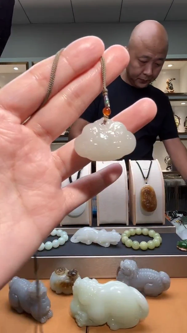 颈饰未镶嵌和田玉苏