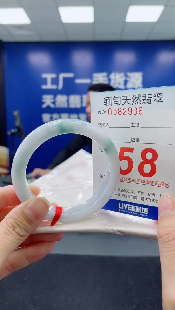 未镶嵌手镯翡翠天然翡翠手镯