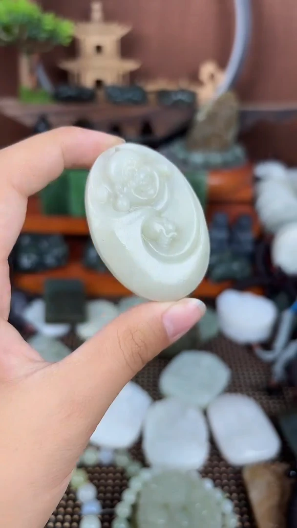 和田玉未镶嵌颈饰1