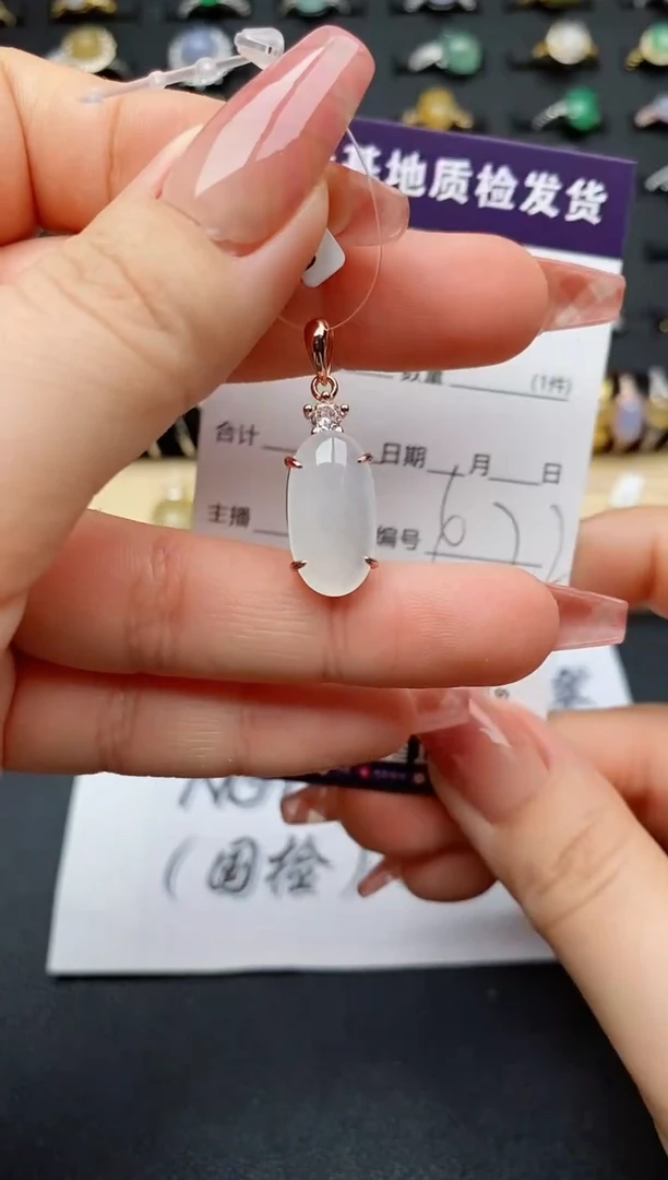 翡翠银S925镶嵌颈饰............