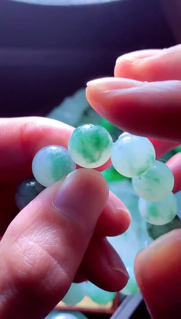 未镶嵌定制翡翠秀*?毛货翡翠定制