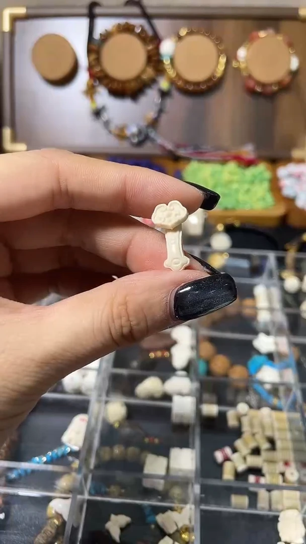 沉香手串配饰牙牙