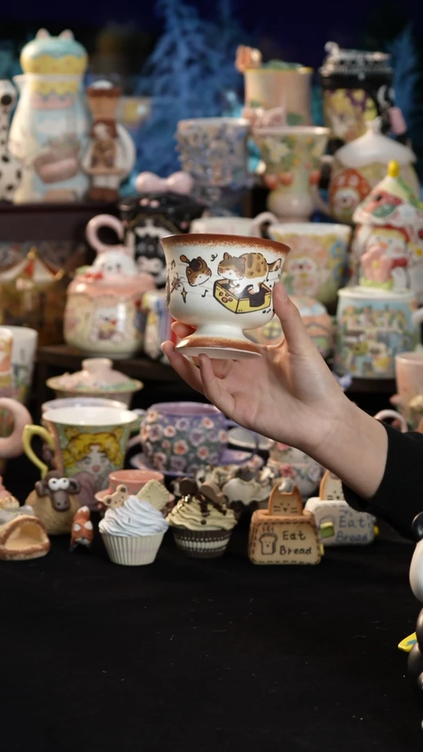 摆件陶景德镇釉下彩手绘设计师款陶瓷