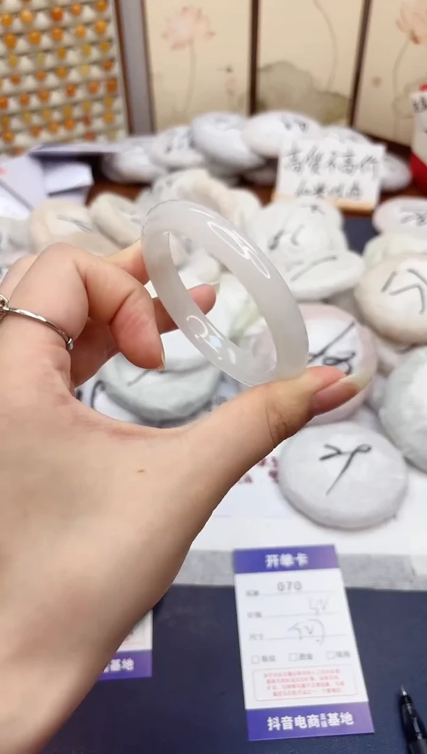 石英质玉手镯未镶嵌70-天山翠-圈口52