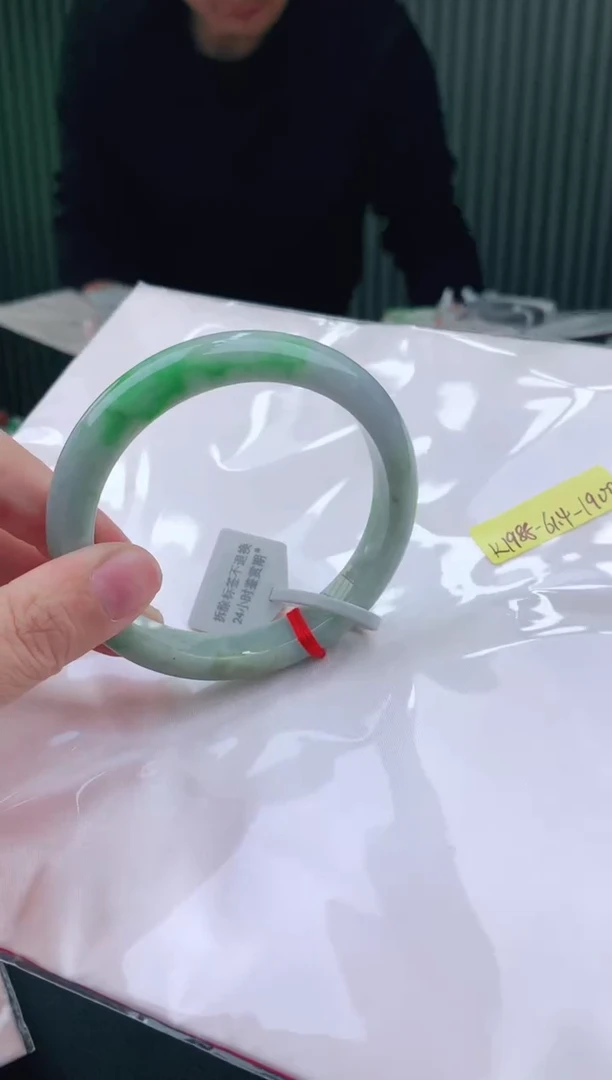 未镶嵌手镯翡翠61+