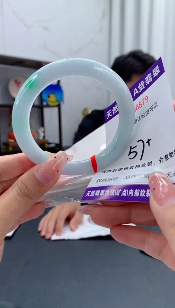 未镶嵌手镯翡翠有纹，完美者勿拍
