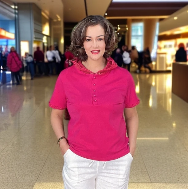 【包邮】气质遮肉时尚减龄短袖夏季连蕾丝帽休闲致洋气短袖#25111