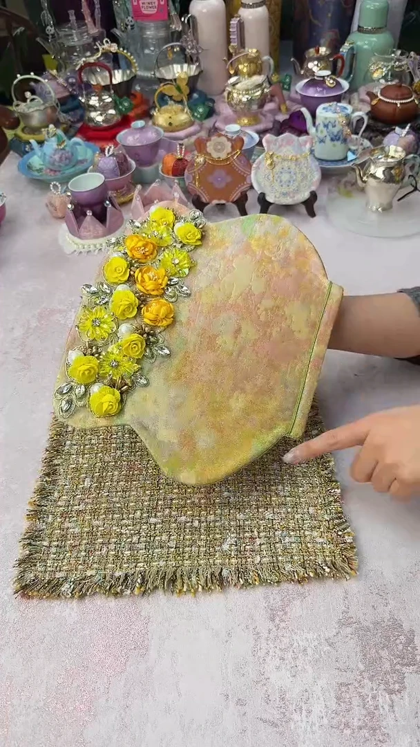 22金黄色花瓶茶席