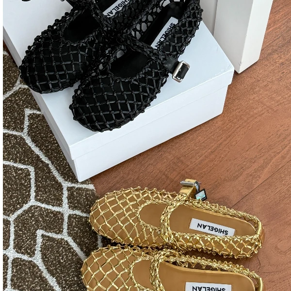 诗歌兰女鞋夏新款时尚百搭一字扣镂空玛丽珍单鞋