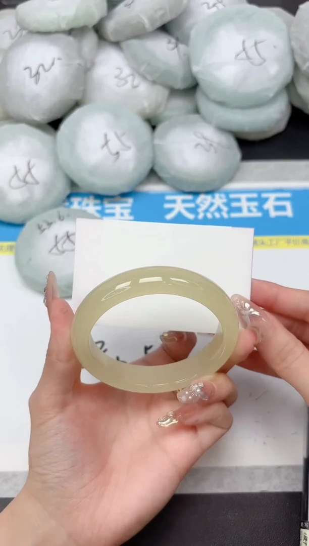 未镶嵌手镯石英质玉210-60.4