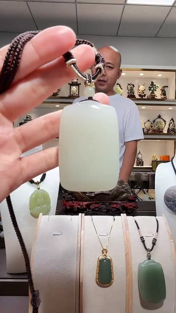 和田玉未镶嵌颈饰苏