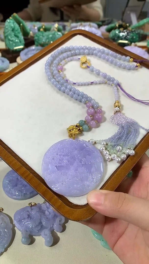 颈饰未镶嵌翡翠吊坠