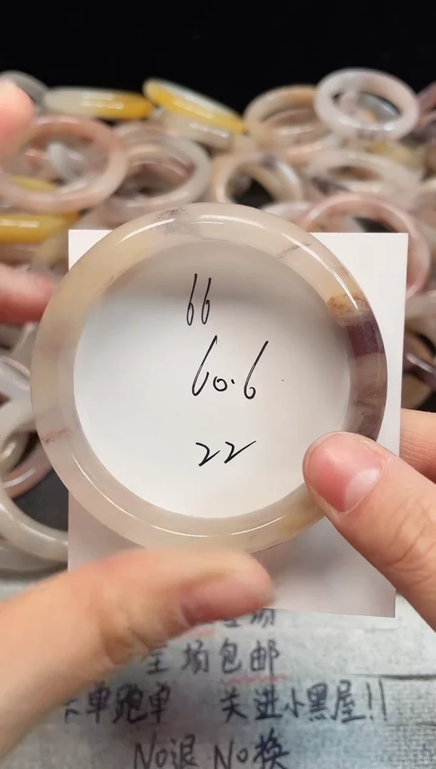 未镶嵌手镯石英质玉66