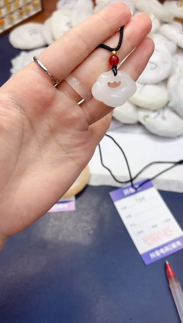 石英质玉手镯未镶嵌156祥云锁