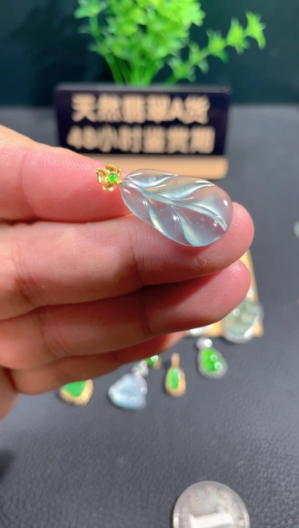 【闪购商品】翡翠颈饰18K金镶嵌翡翠