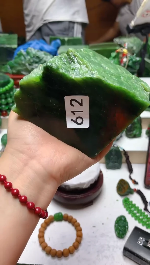 未镶嵌和田玉（碧玉）珠宝半成品1