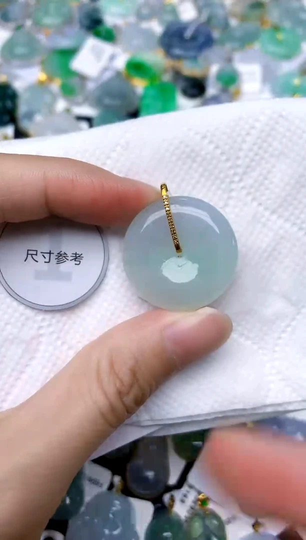 颈饰18K金镶嵌翡翠天然A货翡翠
