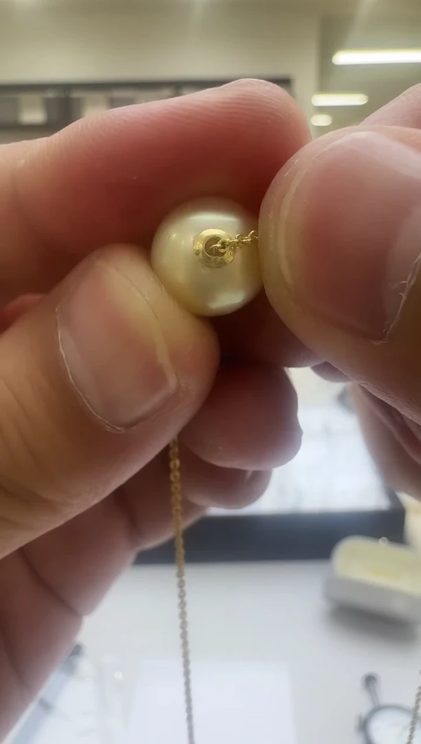 18K金镶嵌海水珍珠吊坠(赠链)11-12mm