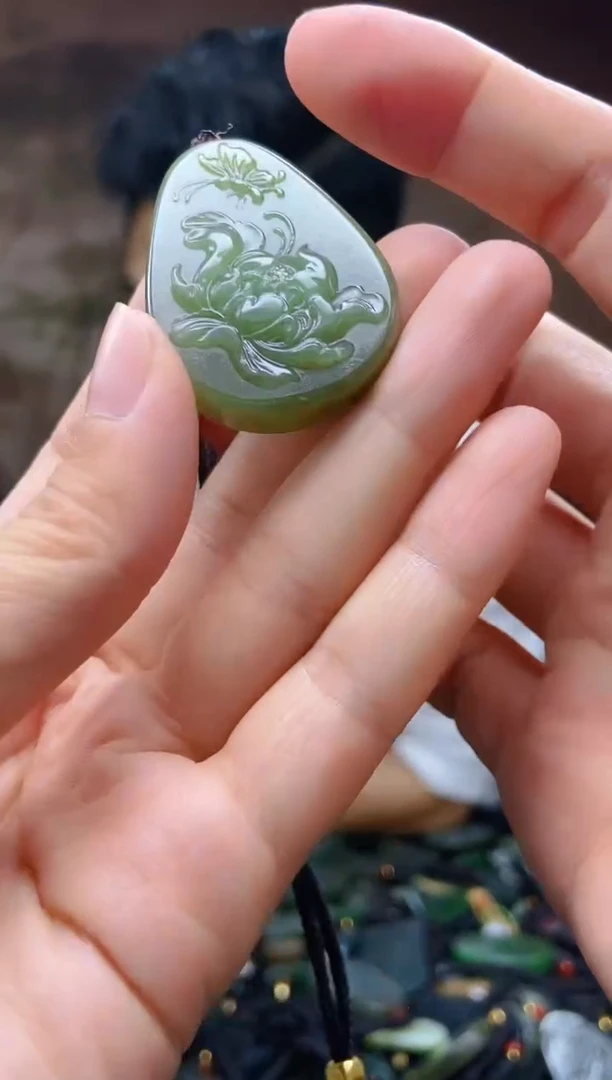 颈饰未镶嵌和田玉1