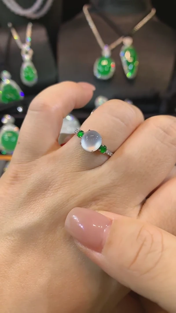 翡翠戒指18K金镶嵌戒指