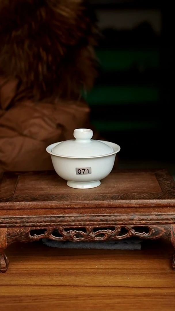 杯071号月白两才小乔盖碗微微不完美