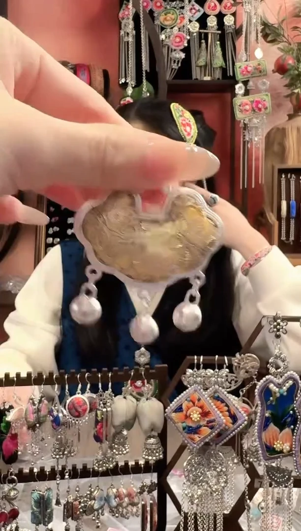 织绣云织谣民族风精美饰品 95