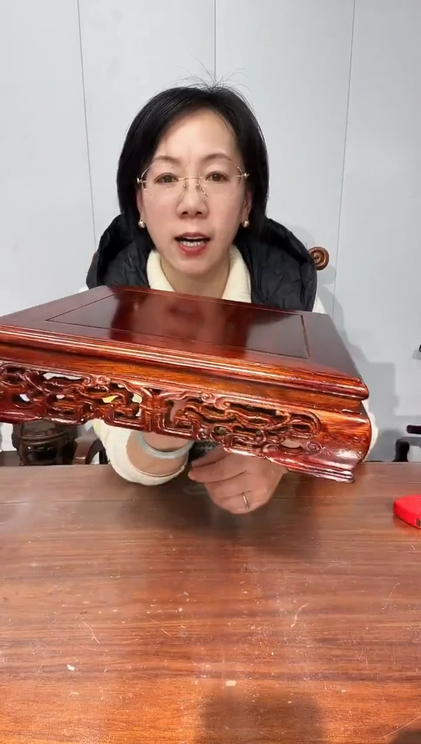 木非花正方25*25*7镂空雕花  红色