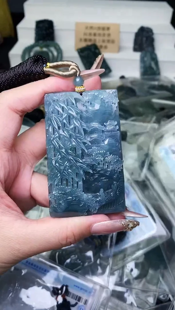 颈饰未镶嵌翡翠