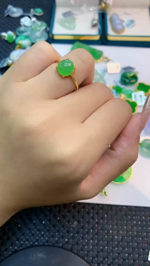 颈饰未镶嵌翡翠1