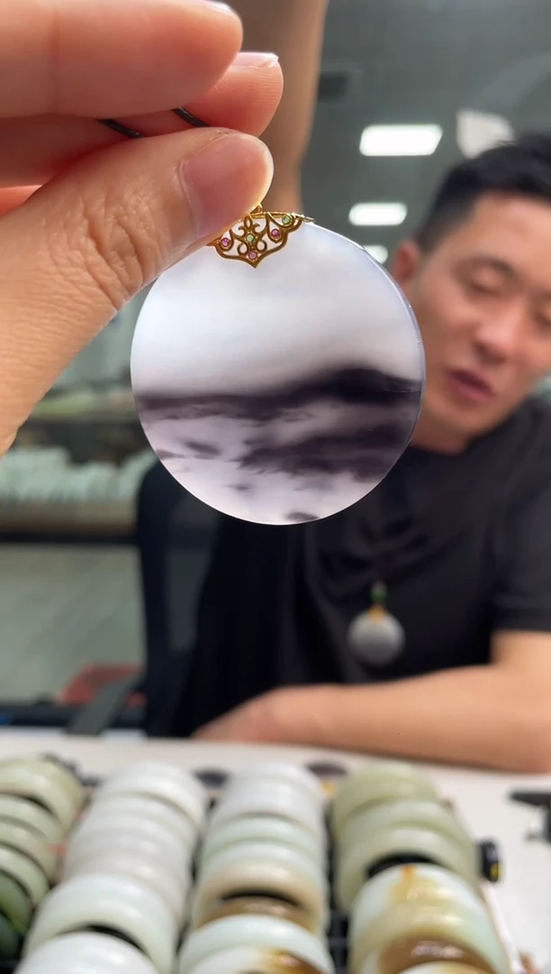 和田玉18K金镶嵌颈饰精品山水牌吊坠发一件