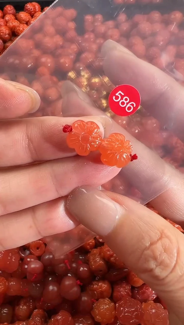 颈饰未镶嵌南红玛瑙1