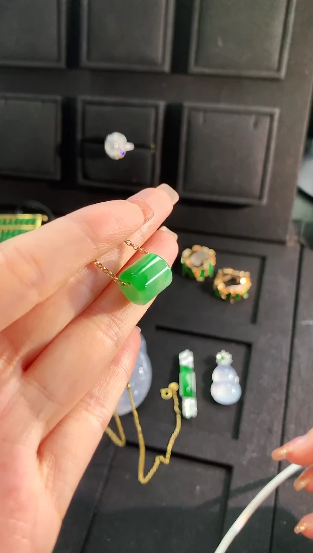 【闪购商品】翡翠吊坠(不含链)未镶嵌吊坠