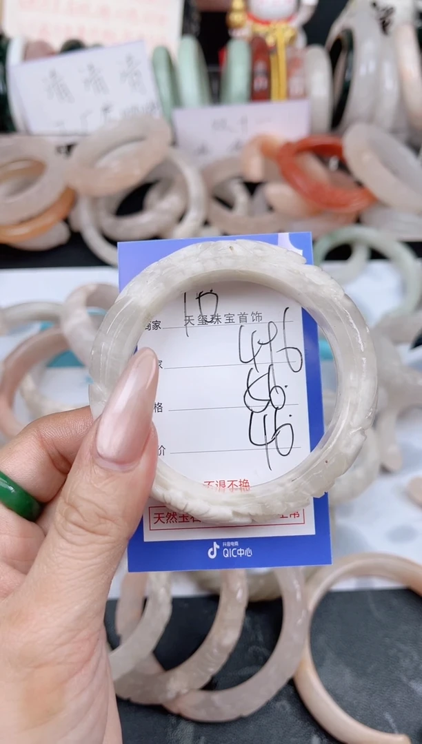 未镶嵌手镯石英质玉496