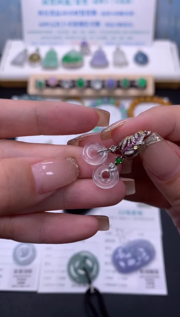 翡翠18K金镶嵌颈饰模式推广期48小时鉴赏期