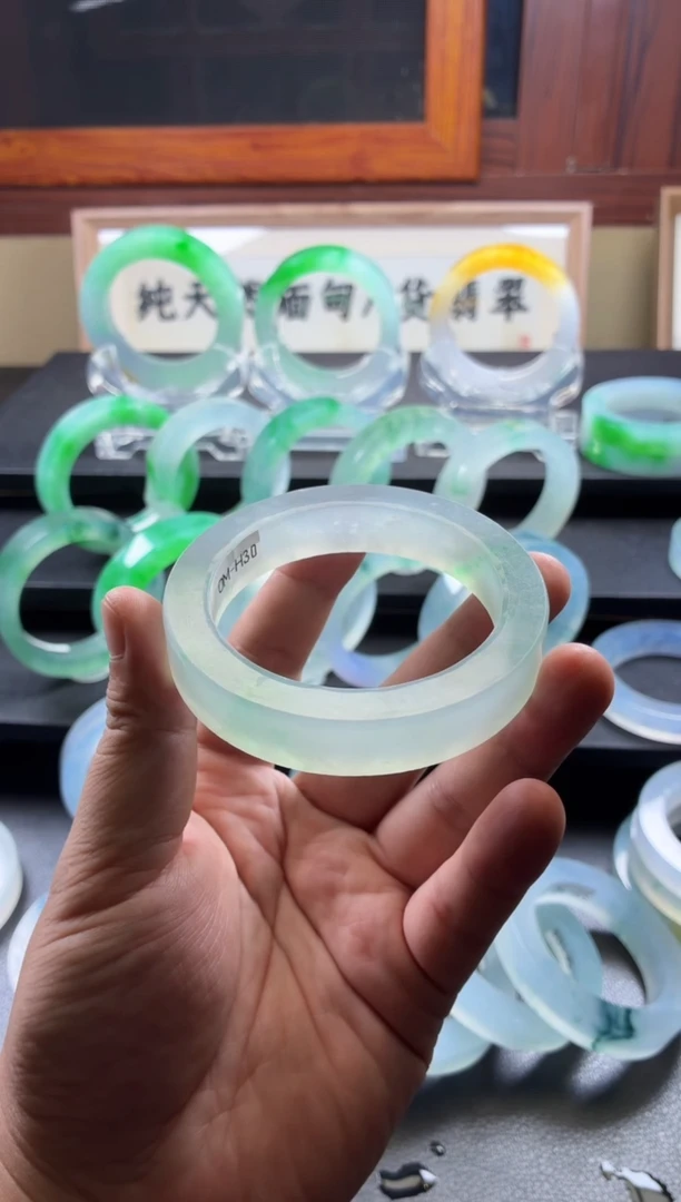 未镶嵌1定制翡翠T****r翡翠手镯定制