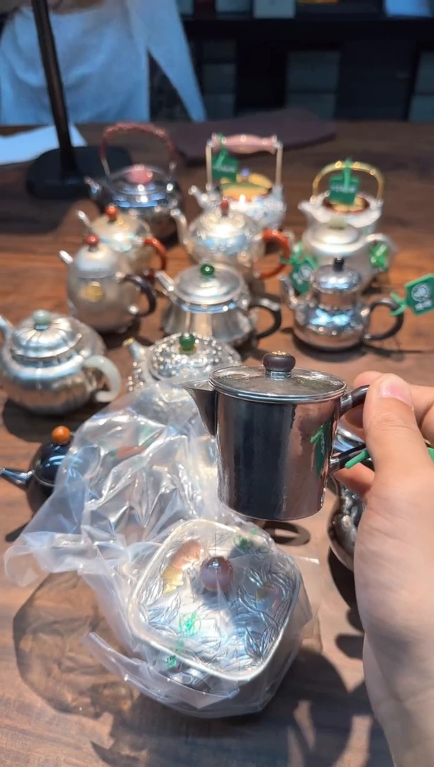 呆坐  锤纹江山壶