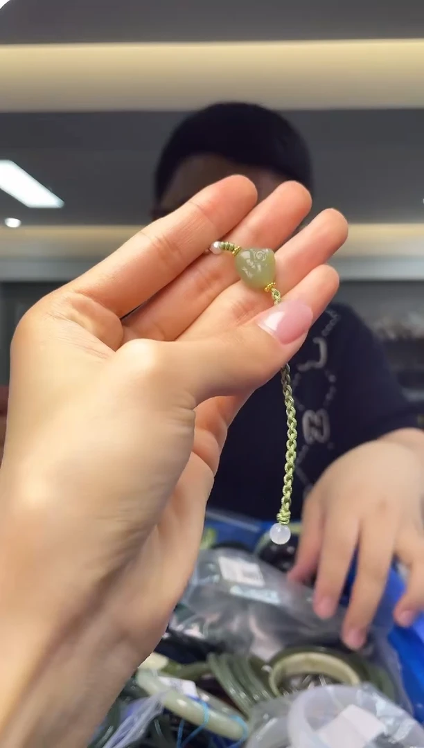 【闪购商品】和田玉`未镶嵌多样性发一件