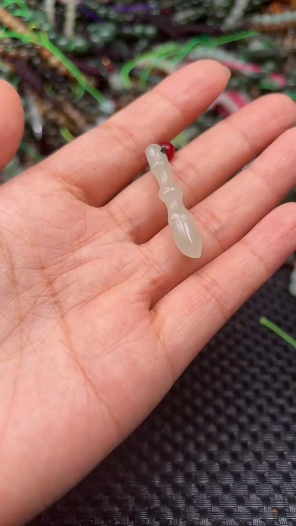 和田玉未镶嵌颈饰1