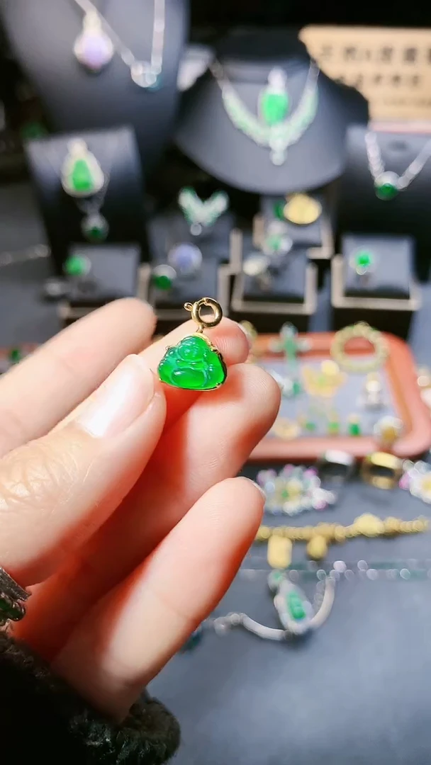 【闪购商品】翡翠吊坠(赠链)银S925镶嵌小提留