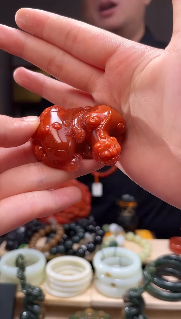 颈饰未镶嵌南红玛瑙吊坠