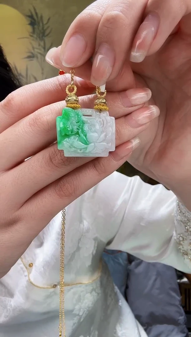 颈饰未镶嵌翡翠吊坠