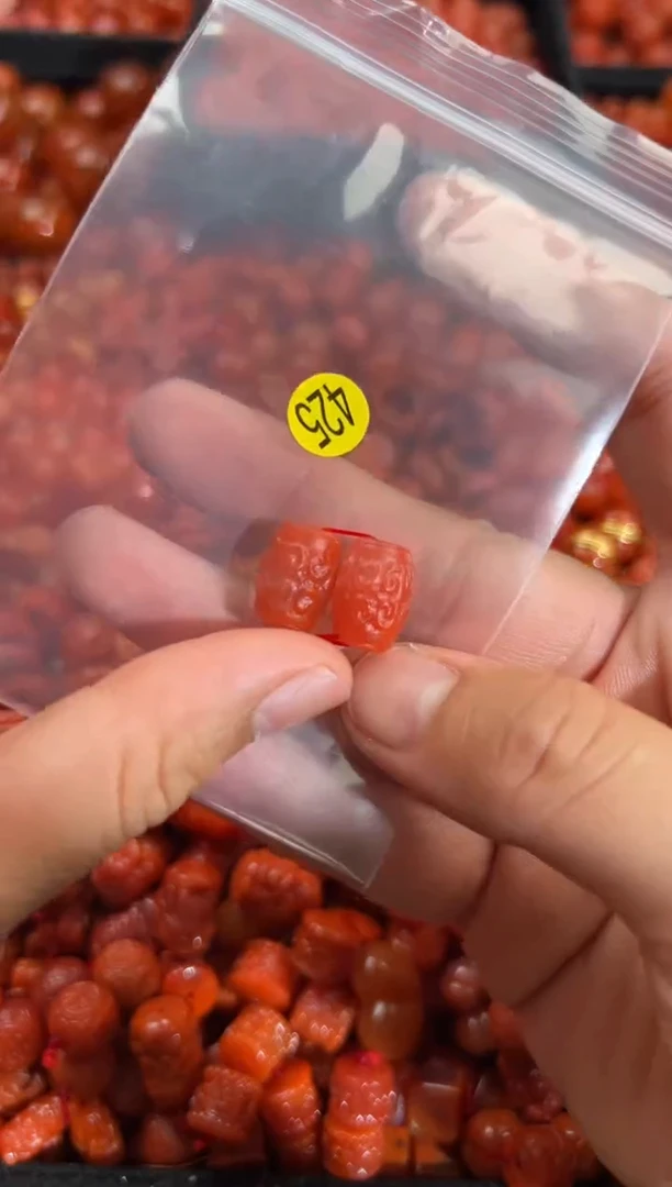 南红玛瑙未镶嵌颈饰1
