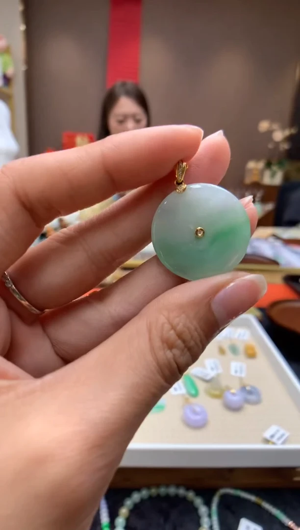 【闪购商品】翡翠颈饰18K金镶嵌平安扣