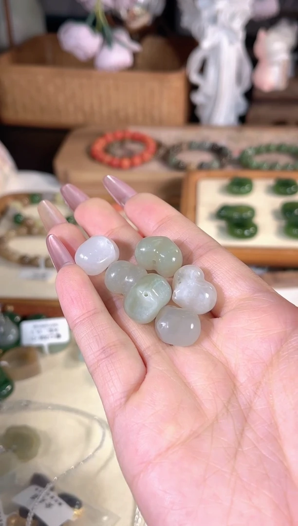 吊坠(不含链)未镶嵌和田玉多样性发其一孤品默认微瑕