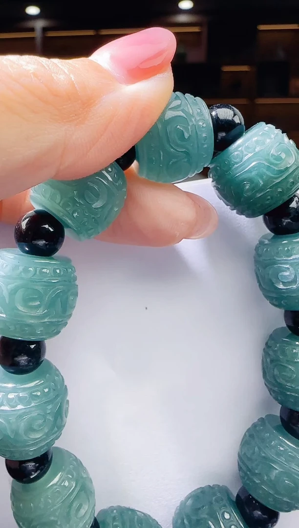 颈饰未镶嵌翡翠 多样性发其一  cmt