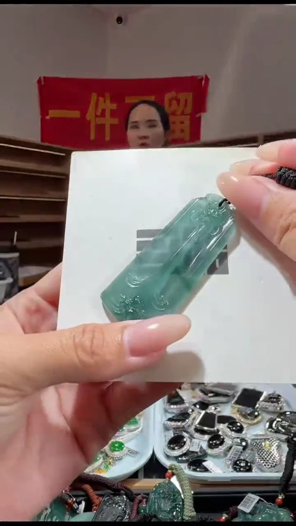 吊坠(不含链)未镶嵌翡翠龙牌