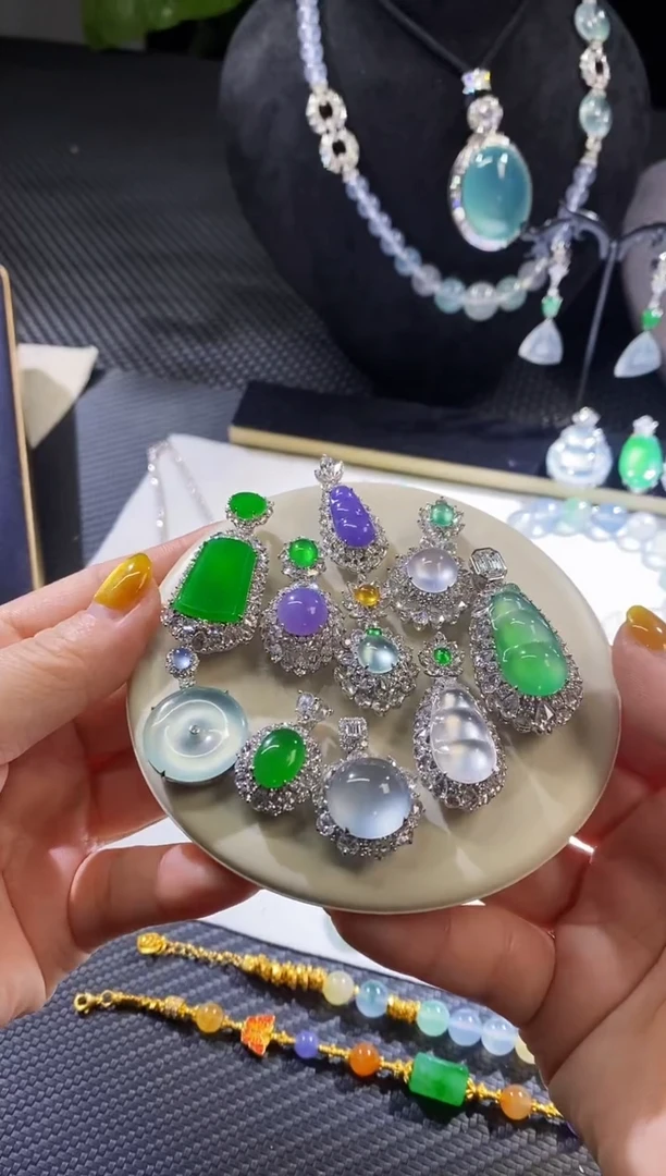 【闪购商品】翡翠挂件18K金镶嵌吊坠多样性发其一（单件）