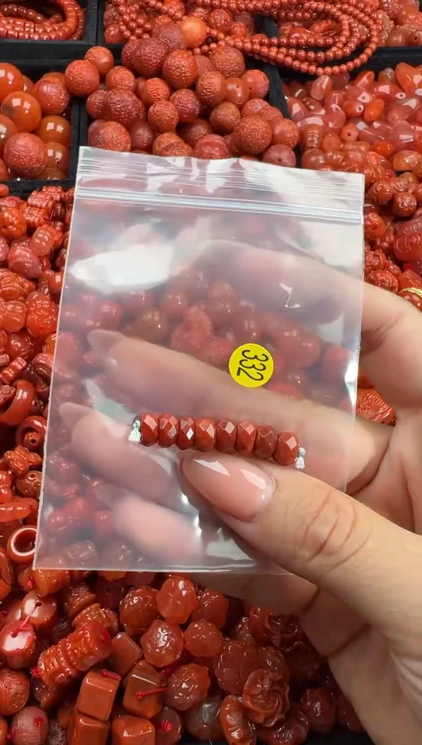 南红玛瑙未镶嵌颈饰1