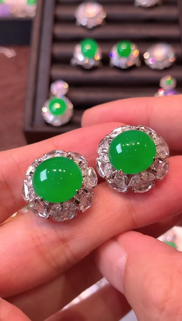 18K金镶嵌翡翠耳饰翡翠
