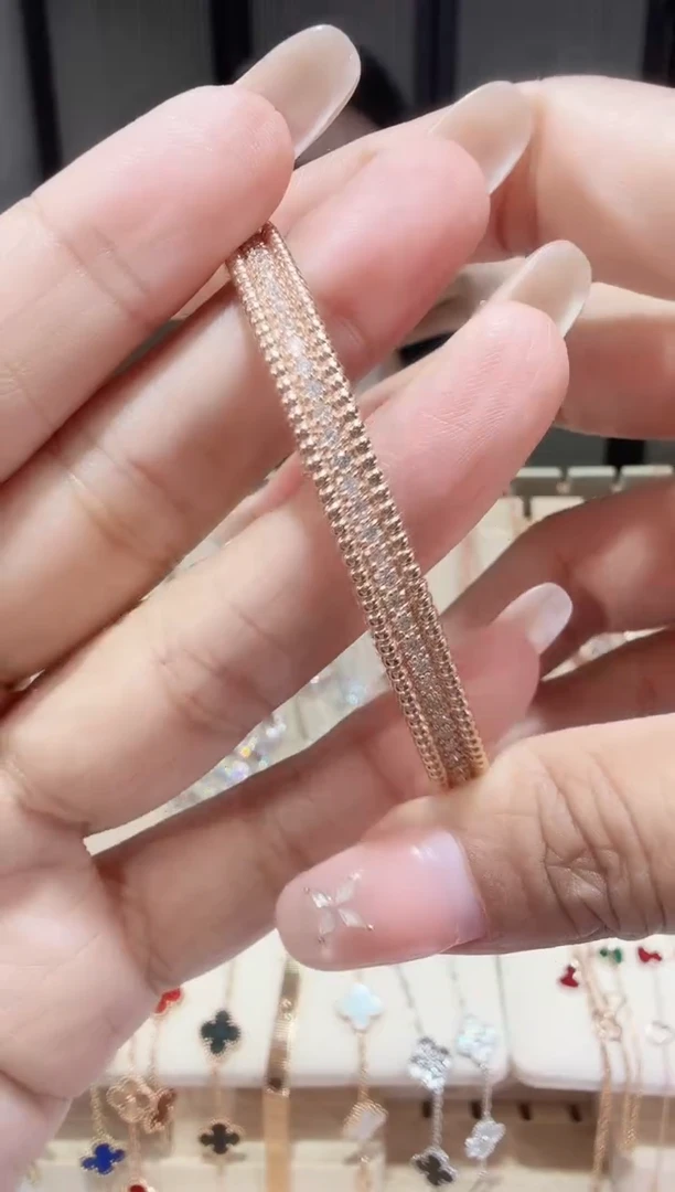 18K金镶嵌手镯钻石手镯 24小时鉴赏期